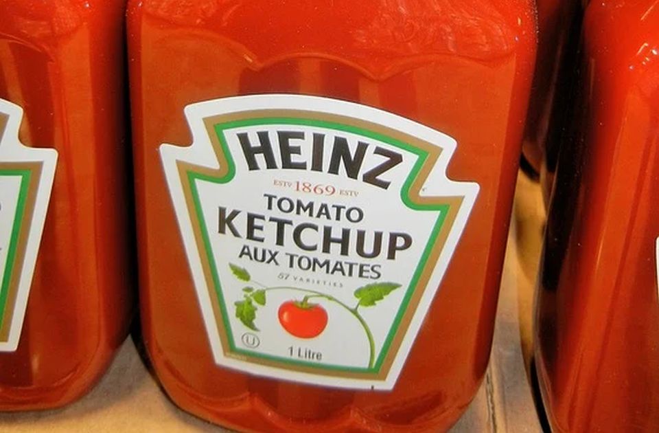Heinz mora da promeni nalepnice na flašicama kečapa nakon smrti kraljice Elizabete