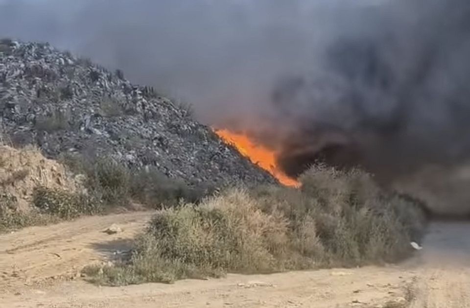 VIDEO: Ponovo gori deponija u Bačkoj Palanci, vatrogasci na terenu