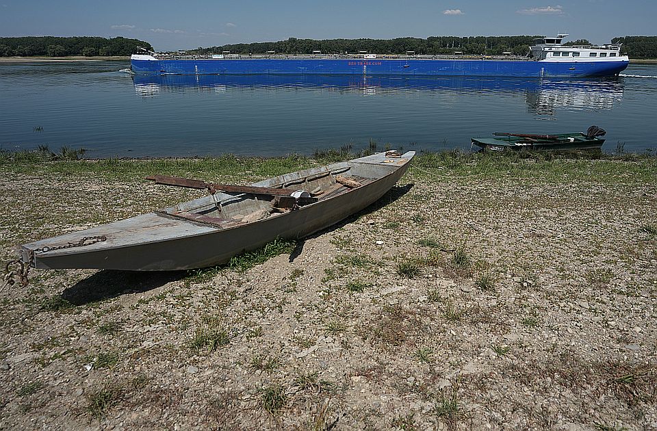 Operativni tim: Nema opsnosti od nestašica struje i vode, ugrožen rečni saobraćaj