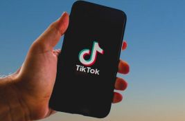 Evropska komisija: Tiktok mora da promeni dizajn zbog podsticanja zavisnosti kod dece