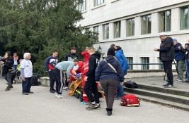 Jaćimoviću pozlilo osmog dana štrajka glađu, prethodno mu vraćen jedan autobus koji je parkirao kod Banovine