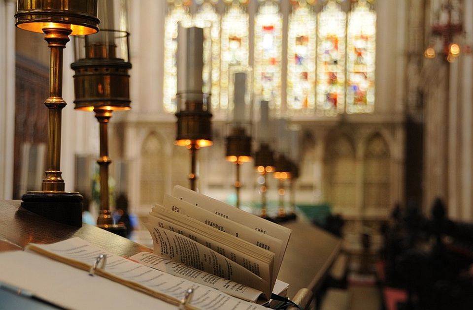 Zbog manje donacija: Francuski sveštenik traži posao, objavio CV i motivaciono pismo