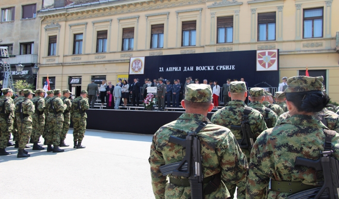 FOTO, VIDEO: Vojska defileom u centru Novog Sada obeležila svoj dan 