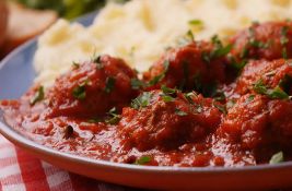 Predlog za ručak: Ćufte sa origanom u paradajz sosu + pire krompir