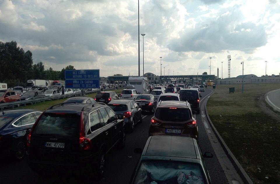 Seničić o novom sistemu kontrole na granicama: Nismo očekivali ovoliki haos i da se čeka po 15 sati 