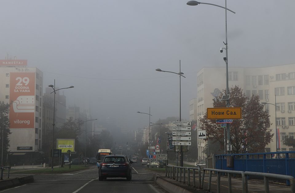 Magla na putevima: Šta se dešava u saobraćaju u Novom Sadu i okolini