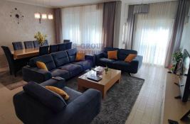 FOTO: Prodaje se kuća na Telepu sa dva odvojena stana i lokalom - investicija kako za život tako i za biznis
