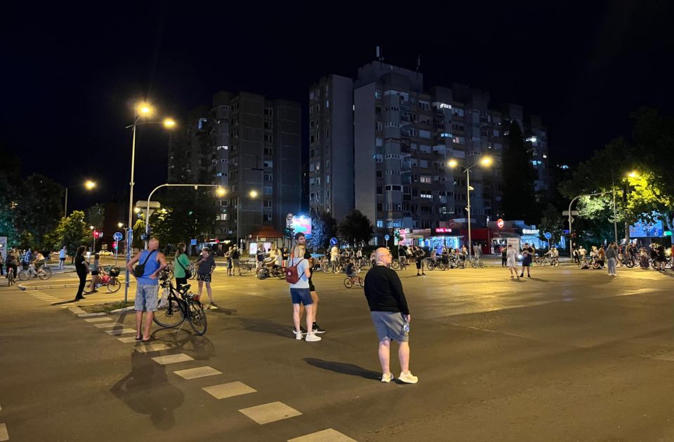 FOTO, VIDEO: Blokada kod Lutrije, biciklisti u protestnoj vožnji
