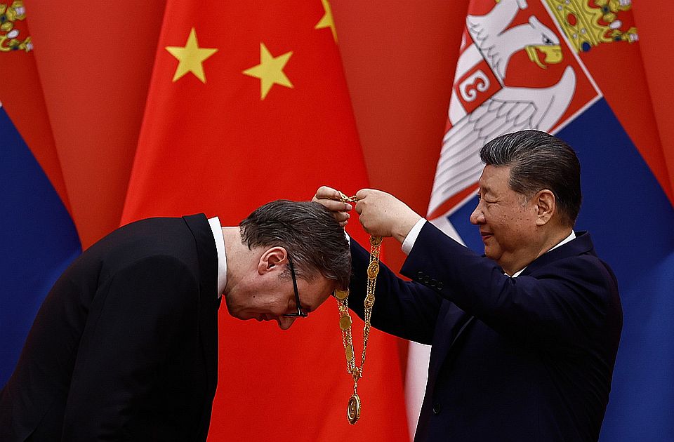 Kome je namenjena priča o "samo ja i Putin": Vučić i orden koji je dobilo još 11 lidera