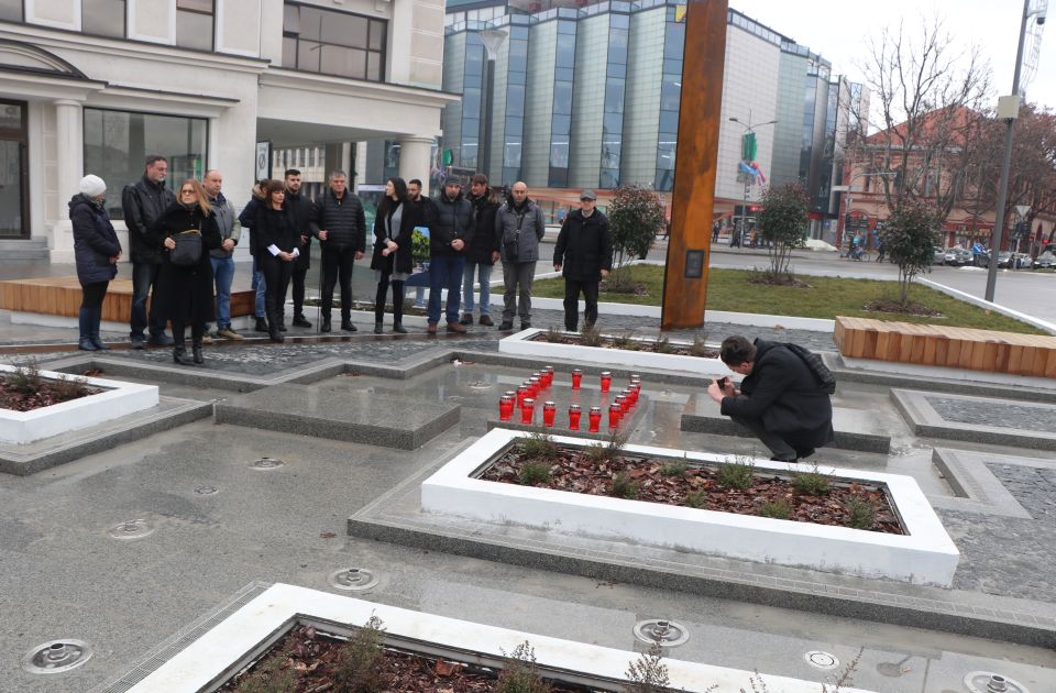 FOTO, VIDEO: Održan "parastos" za prvonagrađeno idejno rešenje uređenja Pozorišnog trga