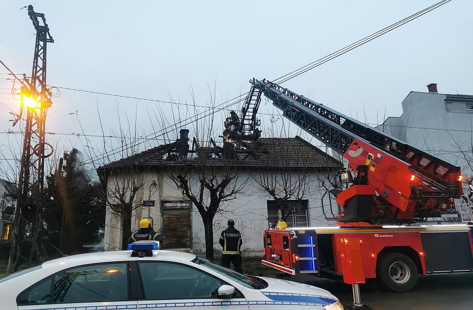 VIDEO: U kući na Telepu izbio požar, nema povređenih