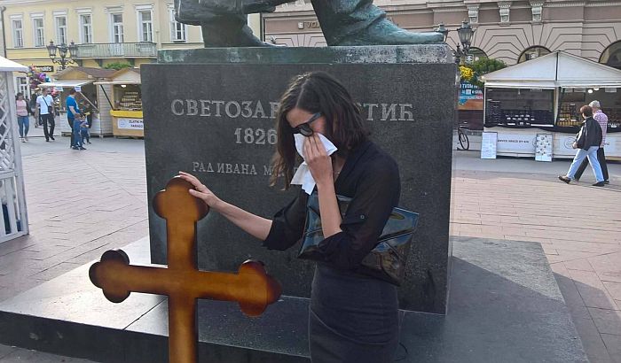 FOTO: Održan "Pomen ubijenoj demokratiji" na Trgu slobode