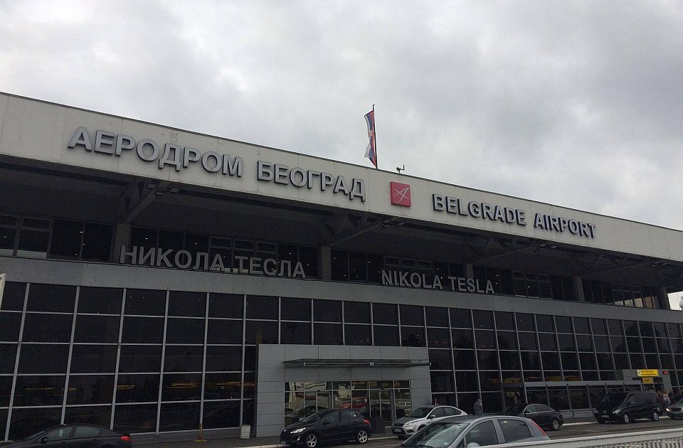 Avion bezbedno sleteo na Aerodrom Nikola Tesla nakon vanrednog događaja