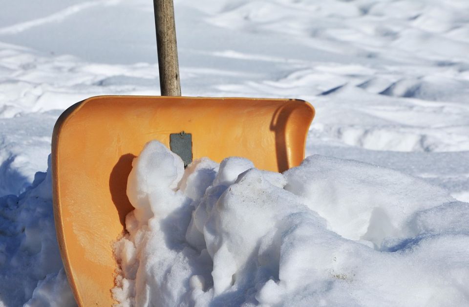 Studenti: Očišćeni prilazi Kliničkom centru, direktori JKP nek uživaju u toplim foteljama