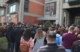 FOTO, VIDEO: Novosadski profesori i studenti ustali u odbranu akademske autonomije