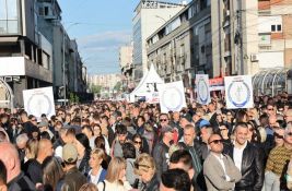 VIDEO: Novinarka Južnih vesti napadnuta po završetku Vučićevog mitinga