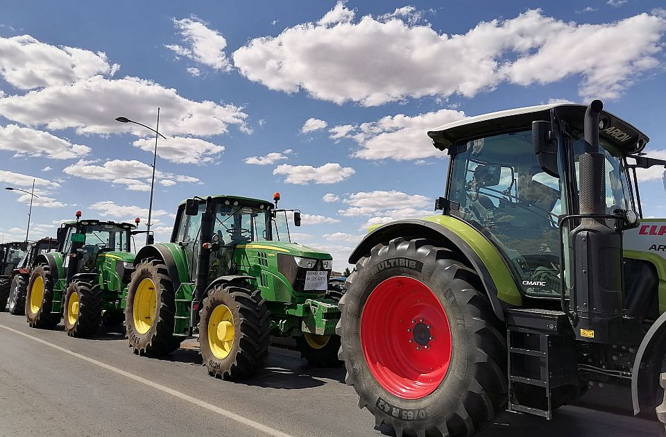 I danas traktorima blokiran put Zrenjanin - Novi Sad, ali na duže