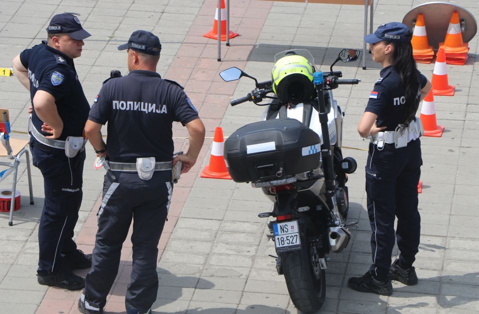 Srpskim policajcima uskoro možda bude dopušteno da imaju brade, tetovaže i pirsinge