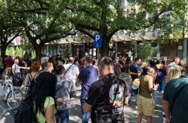 FOTO: Ispred novosadskog suda skup podrške uhapšenima nakon nasilja u kampusu