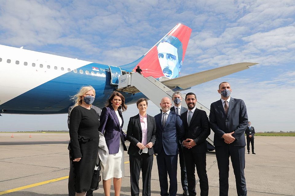 Novi avion Er Srbije sa likom Tesle svečano ispraćen sa beogradskog aerodroma