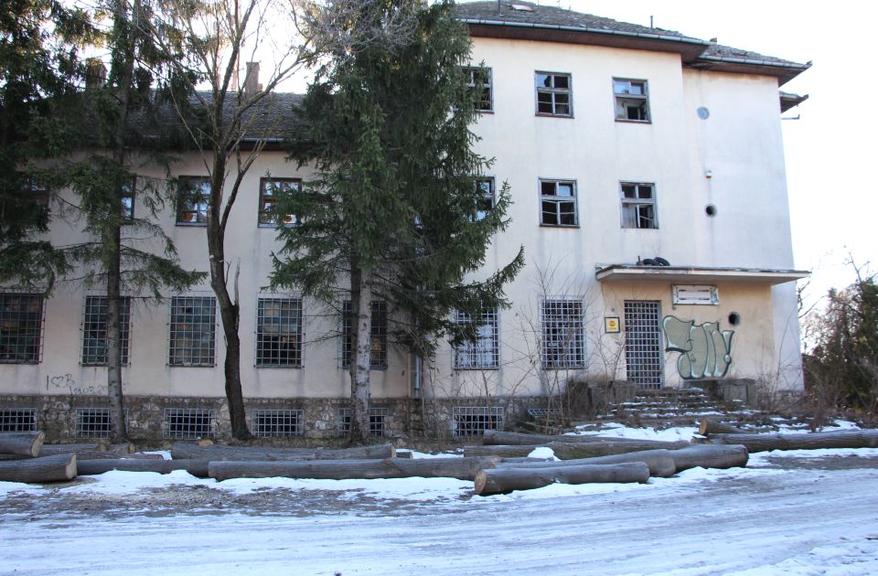 VIDEO, FOTO: Fruškogorski hotel u kojem niko više ne odmara - napušteni 