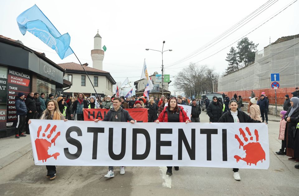 FOTO, VIDEO: Počeo glavni program protesta u Novom Pazaru