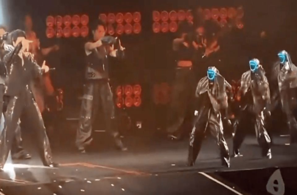 VIDEO Roboti oduševili na koncertu u Kini: Pogledajte kako su plesali sa ljudskim izvođačima