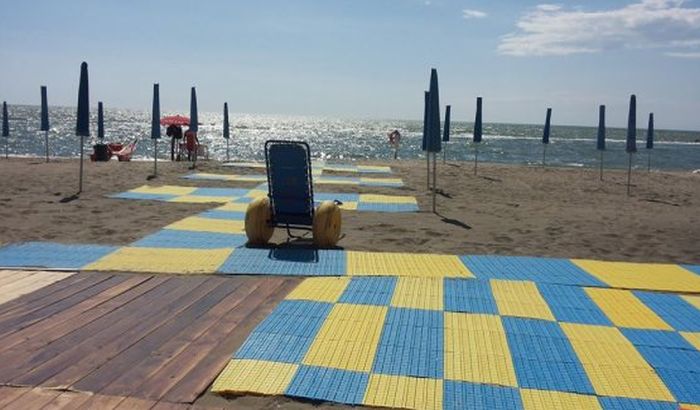 VIDEO: Papa Franja plaća godišnji najam privatne plaže za osobe s invaliditetom