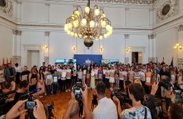 Najboljim novosadskim učenicima dodeljene Vidovdanske nagrade za uspehe na takmičenjima