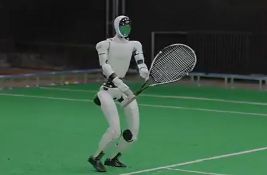 VIDEO: Robot za par dana naučio da igra tenis