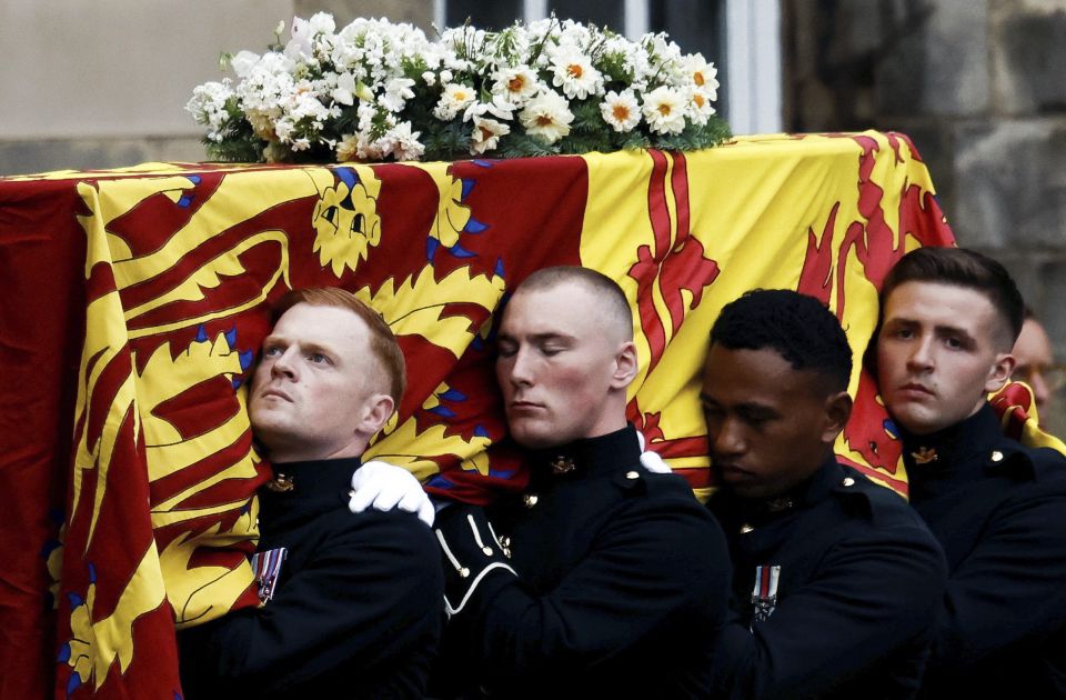 Prenos tela kraljice Elizabete u London najpraćeniji let u istoriji