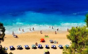 Grčka otvara plaže za vikend, putovanja na ostrva od 25. maja