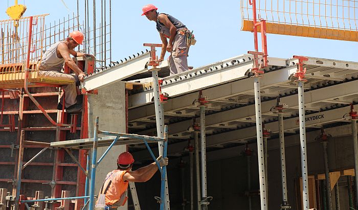 Neprijavljeni radnici izuzeti iz svih mehanizama pomoći, rad "na crno" decenijski problem