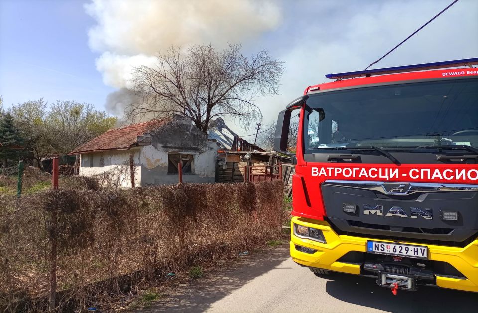FOTO: Gorela kuća u Sime Matavulja FOTO: Gorela kuća u Sime Matavulja