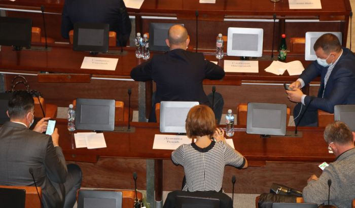 Pregled nedelje na 021: Skupštinski blejači, prodaja simbola gradske afere, 