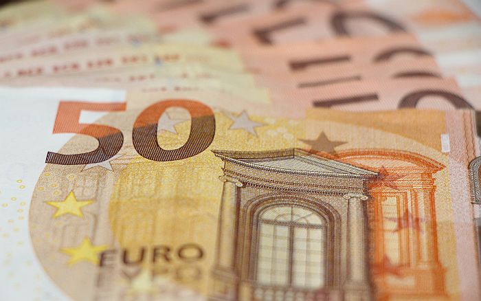 U proseku svaki građanin Srbije duguje oko 3.000 evra