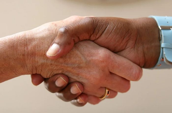 Lekar ostao bez nemačkog državljanstva jer je odbio da se rukuje sa ženom
