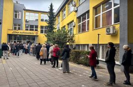 Szerbiai választások: A választópolgárok az urnákhoz járulnak