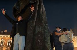 UŽIVO VIDEO: Novosađani slave pobedu studenata na Trgu Slobode