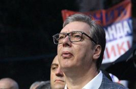 Cena nafte i kamate pritiskaju Vučića