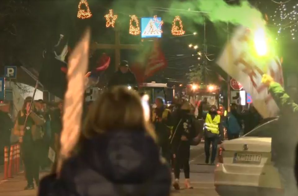 Protesti u Šidu i Nišu: Grupa studenata pešačila od Sremske Mitrovice do Šida