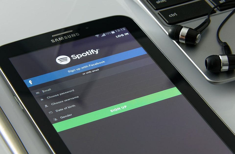 Spotifaj uvodi mere protiv deziformacija o kovidu