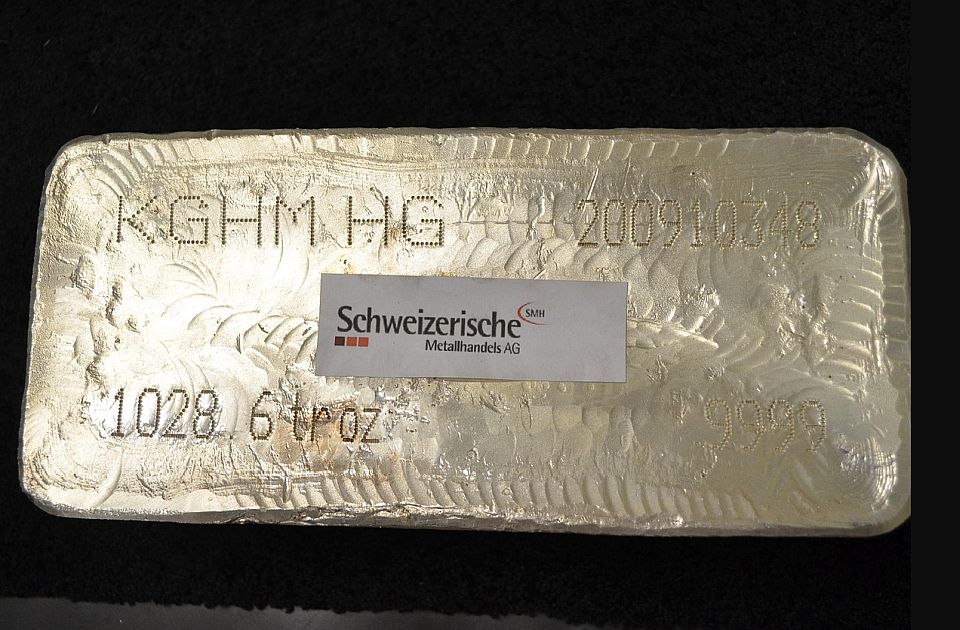 Srebro nastavlja snažan rast, cilj 75 dolara po unci