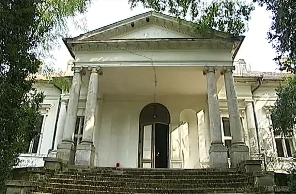 Prodaje se dvorac porodice Dunđerski u Novom Bečeju, poznata cena za veliko imanje