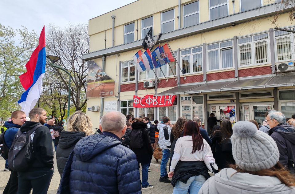 Uprava novosadskog DIF-a organizuje onlajn nastavu: Studenti u blokadi pozivaju na bojkot
