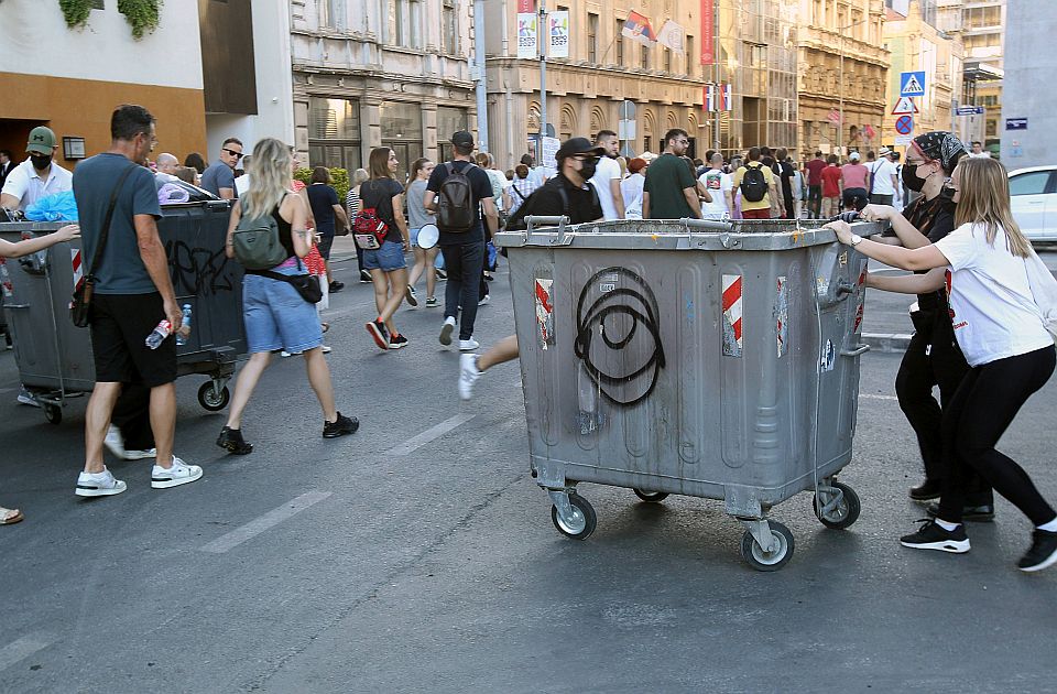 Uhapšeno nekoliko studenata i srednjoškolaca na blokadama