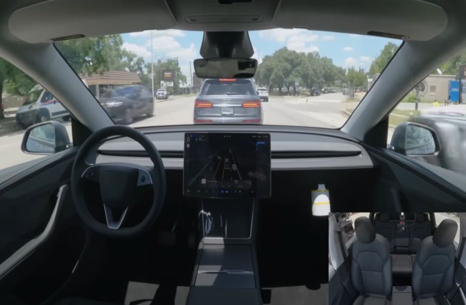 VIDEO Automobil Tesla se sam dovezao od fabrike do doma svog novog vlasnika