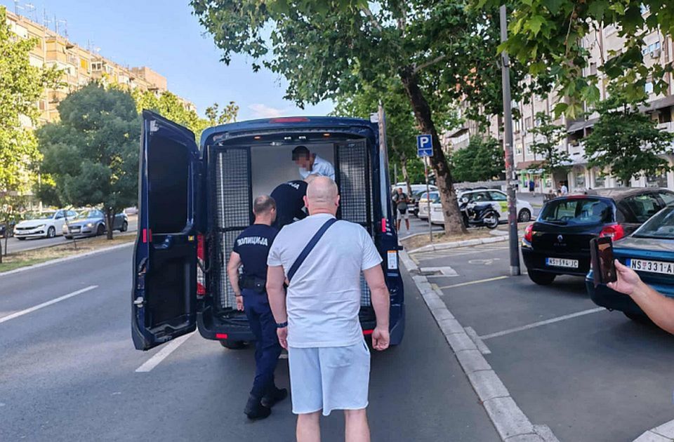 Maloletni sin autoprevoznika Jaćimovića osumnjičen za napad na službeno lice, brani se sa slobode