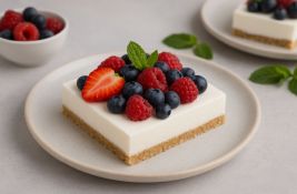 Idealno za vrele letnje dane: Voćne kocke sa jogurtom i limunom 