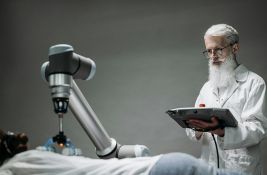 Robot-hirurg u narednih 10 godina bi mogao da bude testiran na ljudima: Već operisao svinje
